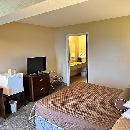 Cedar Hill Lodge Saint Ignace Esterno foto