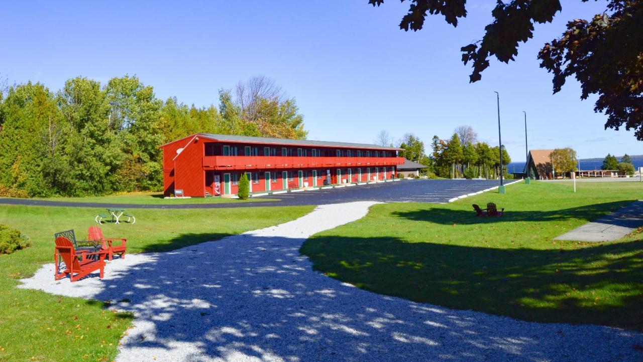 Cedar Hill Lodge Saint Ignace Esterno foto