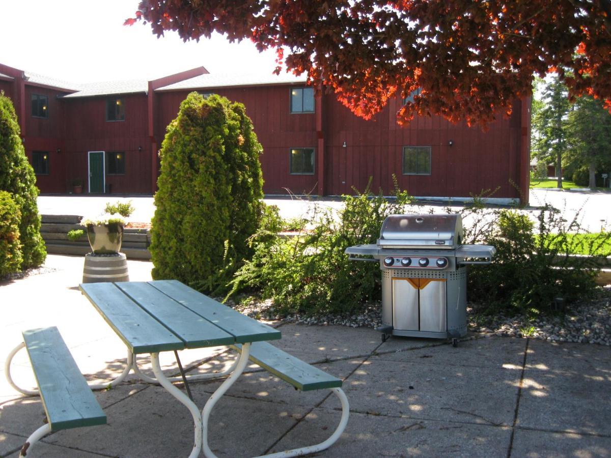 Cedar Hill Lodge Saint Ignace Esterno foto