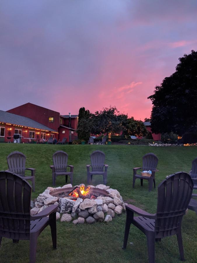 Cedar Hill Lodge Saint Ignace Esterno foto