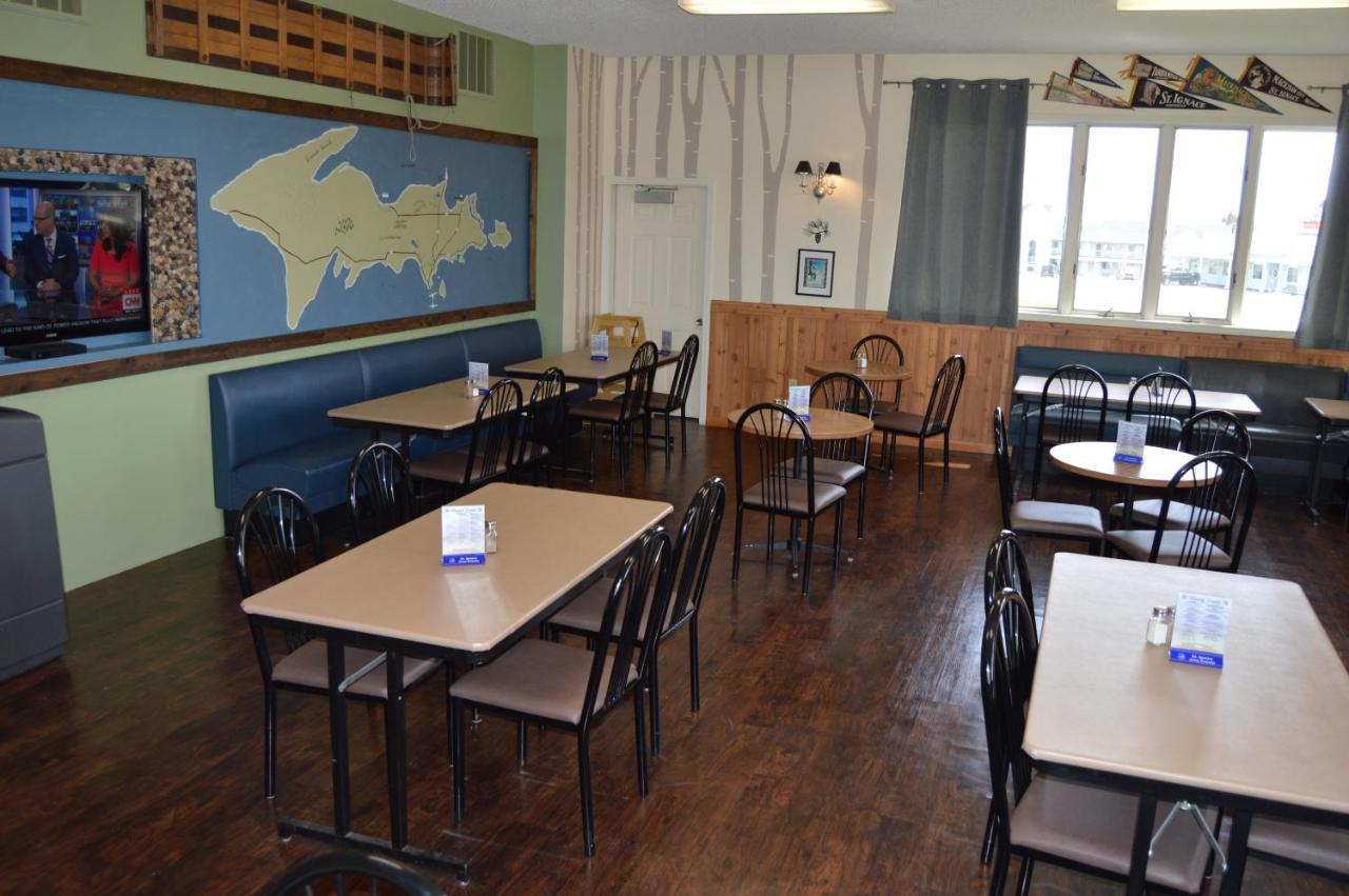 Cedar Hill Lodge Saint Ignace Esterno foto