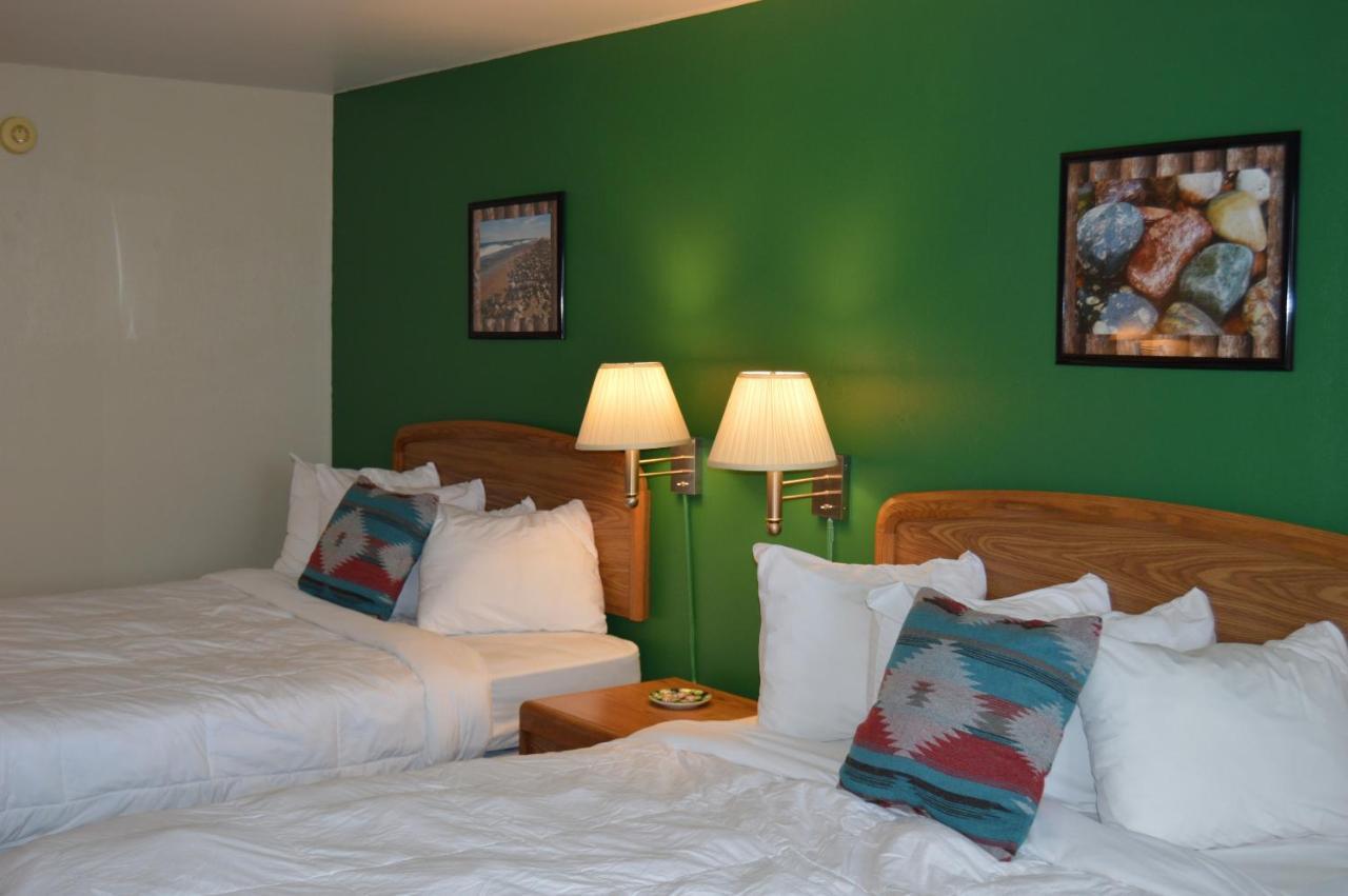 Cedar Hill Lodge Saint Ignace Esterno foto