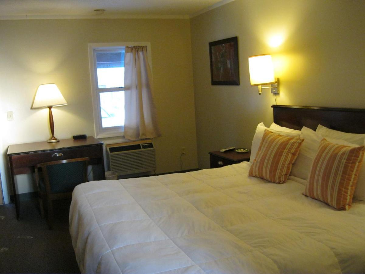 Cedar Hill Lodge Saint Ignace Esterno foto