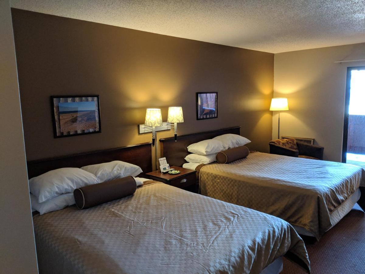 Cedar Hill Lodge Saint Ignace Esterno foto