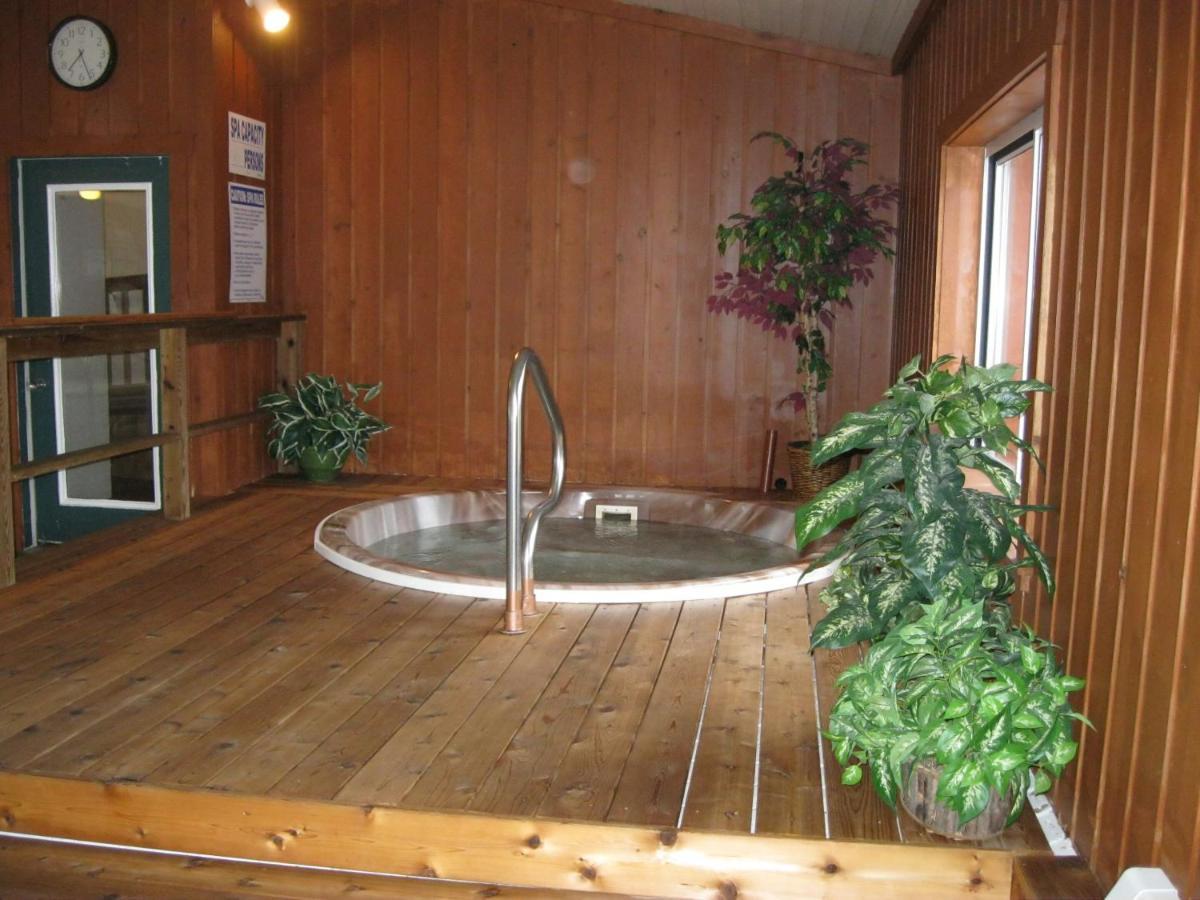 Cedar Hill Lodge Saint Ignace Esterno foto