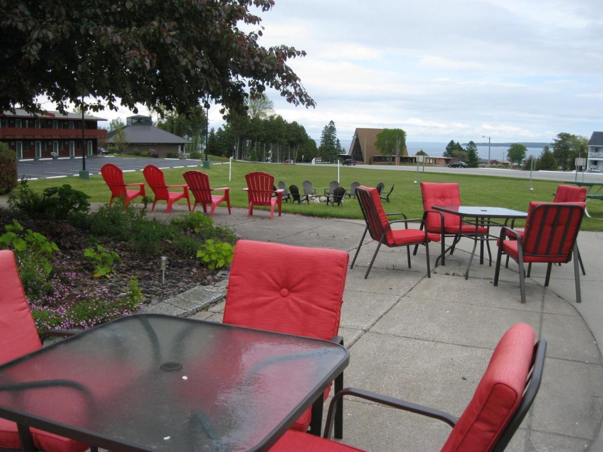Cedar Hill Lodge Saint Ignace Esterno foto