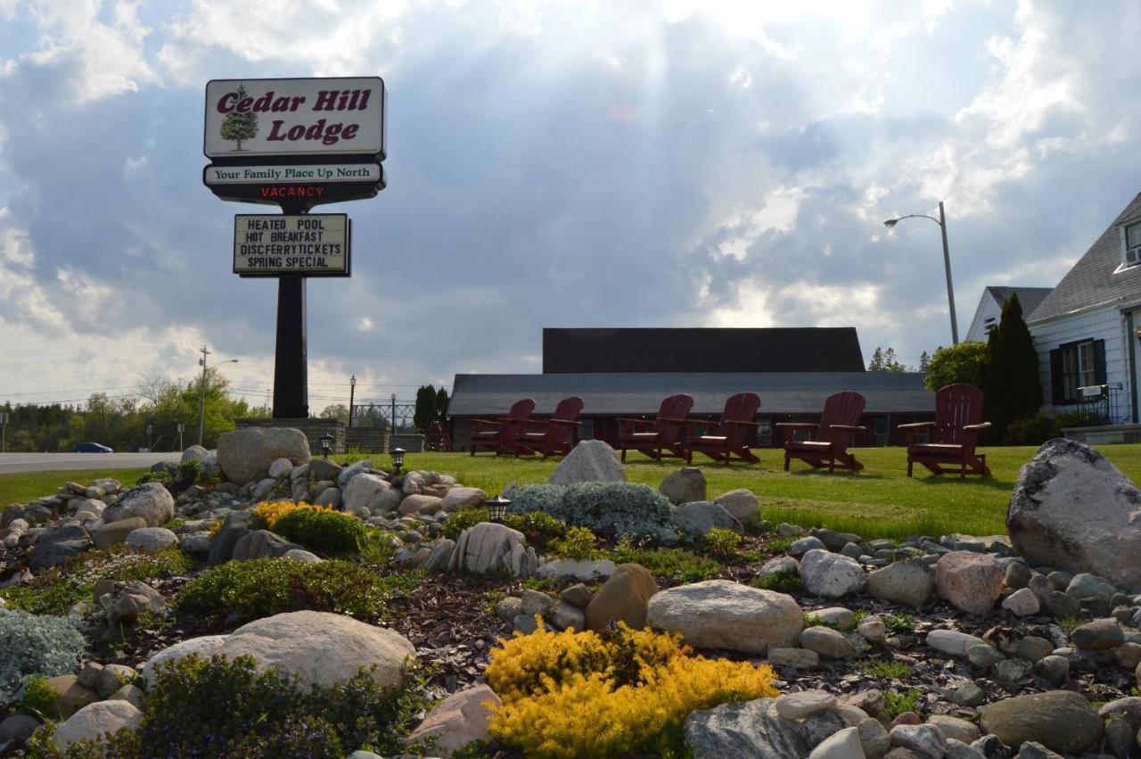 Cedar Hill Lodge Saint Ignace Esterno foto