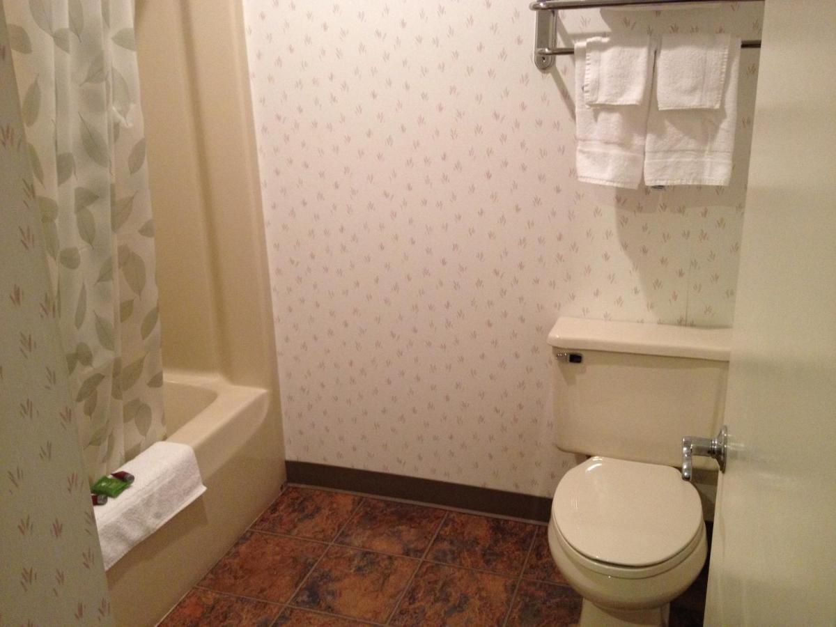 Cedar Hill Lodge Saint Ignace Esterno foto
