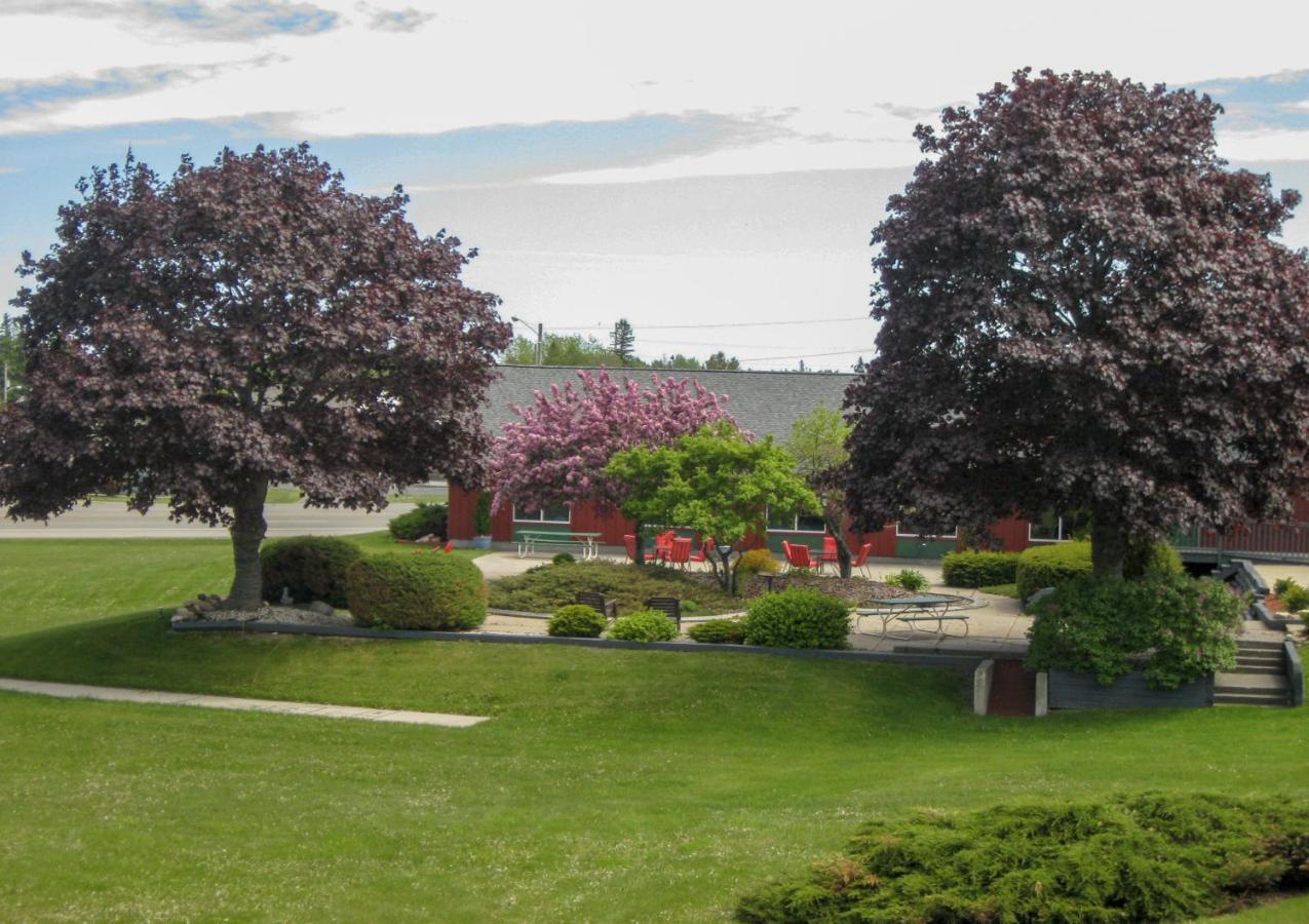 Cedar Hill Lodge Saint Ignace Esterno foto