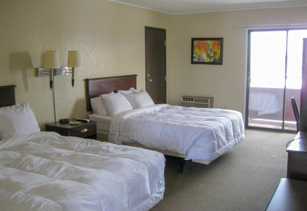 Cedar Hill Lodge Saint Ignace Esterno foto