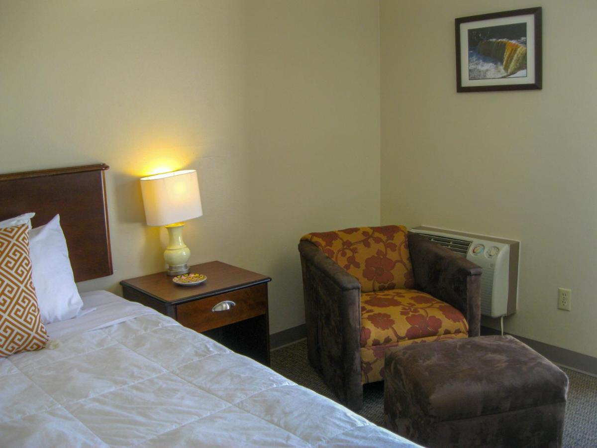 Cedar Hill Lodge Saint Ignace Esterno foto