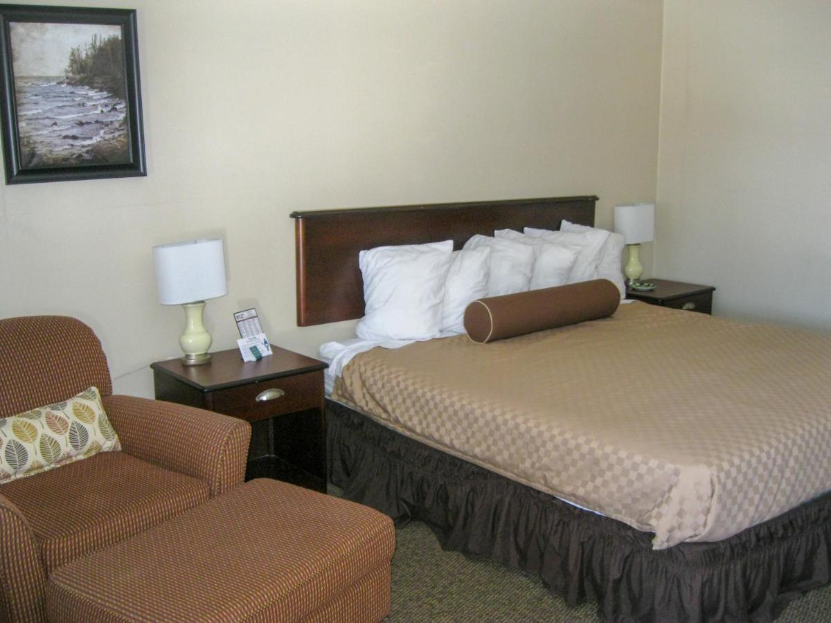 Cedar Hill Lodge Saint Ignace Esterno foto