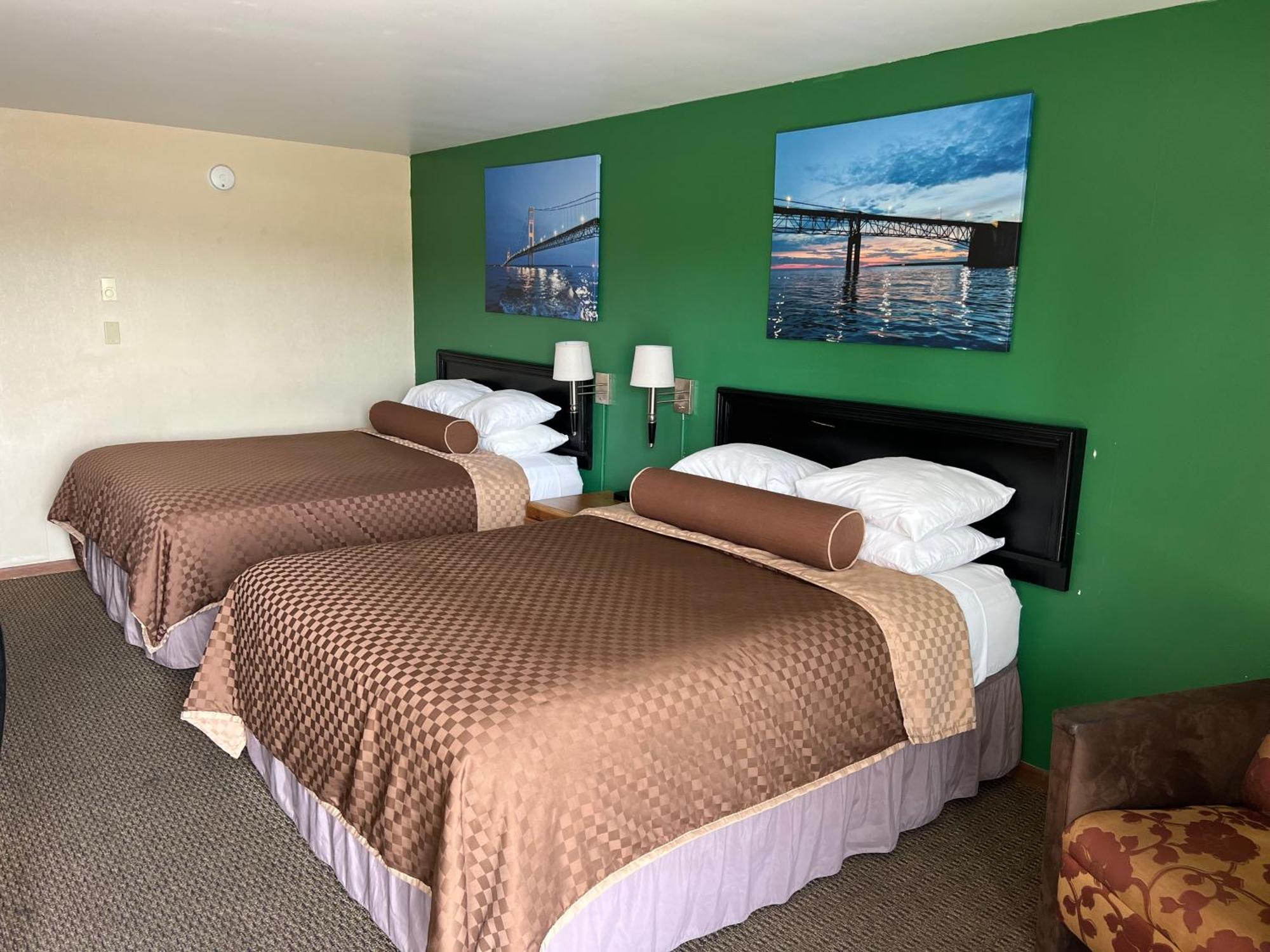 Cedar Hill Lodge Saint Ignace Esterno foto